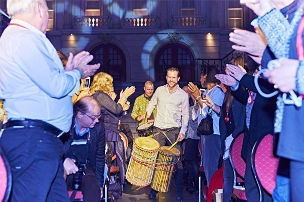 Percussie show | Artiest huren bij Swinging.nl