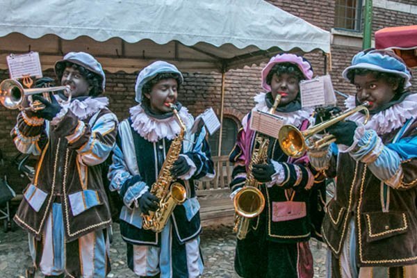 De Brass Pieten | Artiest huren bij Swinging.nl