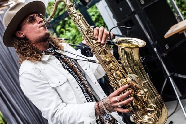 Saxofonist Melle | Artiest huren bij Swinging.nl