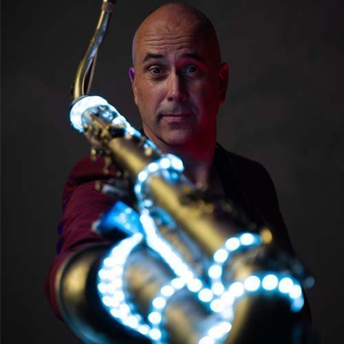 Saxofonist Arnoud | Swinging.nl foto1 boeken | Swinging.nl