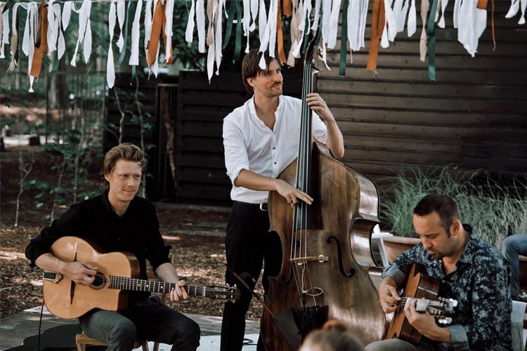 The Gypsy Jazz Trio boeken swinging.nl | foto1 boeken | Swinging.nl
